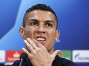 এবার চ্যাম্পিয়ন্স লিগের ম্য়াচেই অশ্লীল রোনাল্ডো! ভেঙচি কেটে পড়লেন উয়েফার কোপে